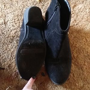 Ankle high, heel boots